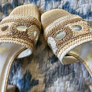 NEW Elegant Tan and Cream Women's Sandals